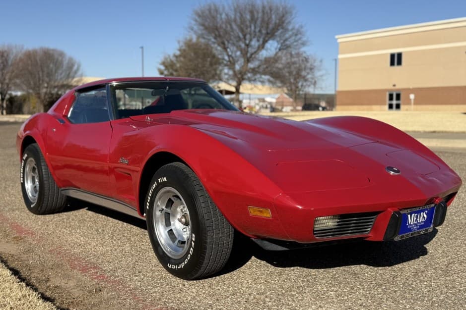 1976 Chevrolet Corvette C3 sold for $16,000
