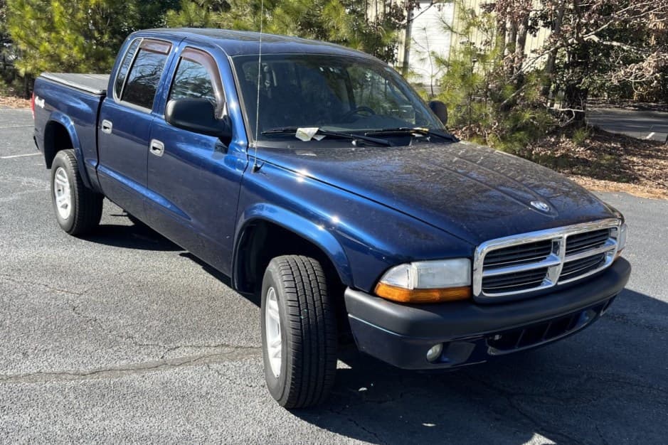 2004 Dodge Dakota (1997-2004) sold for $10,500