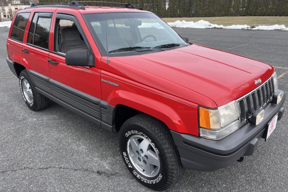 1993 Jeep ZJ Grand Cherokee sold for $10,100