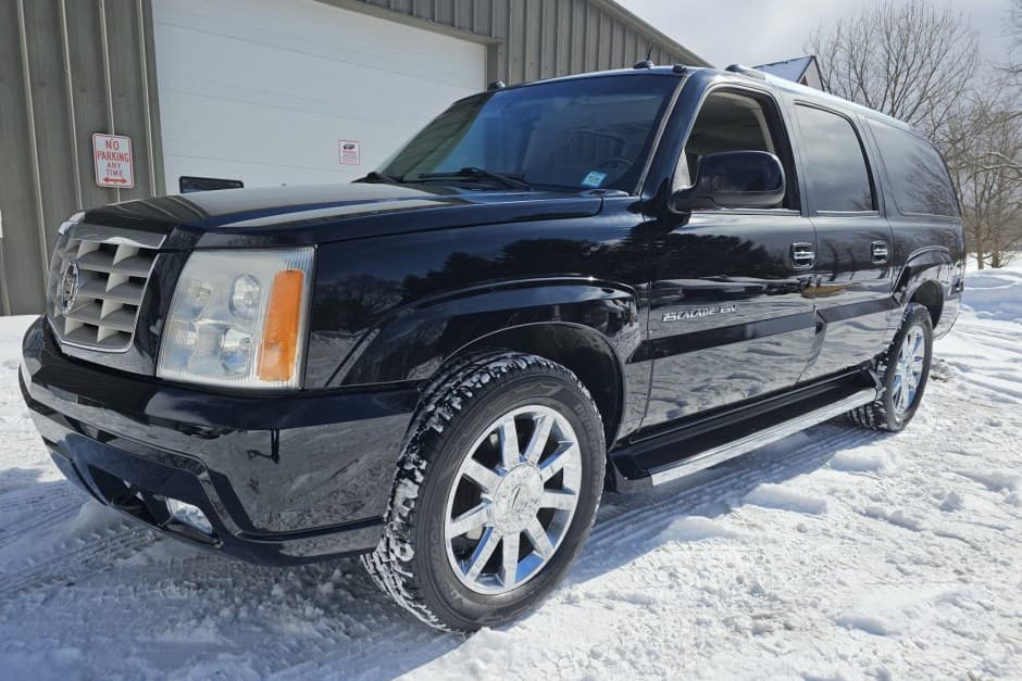 2005 Cadillac Escalade & EXT GMT800 (2002-2006) sold for $19,714