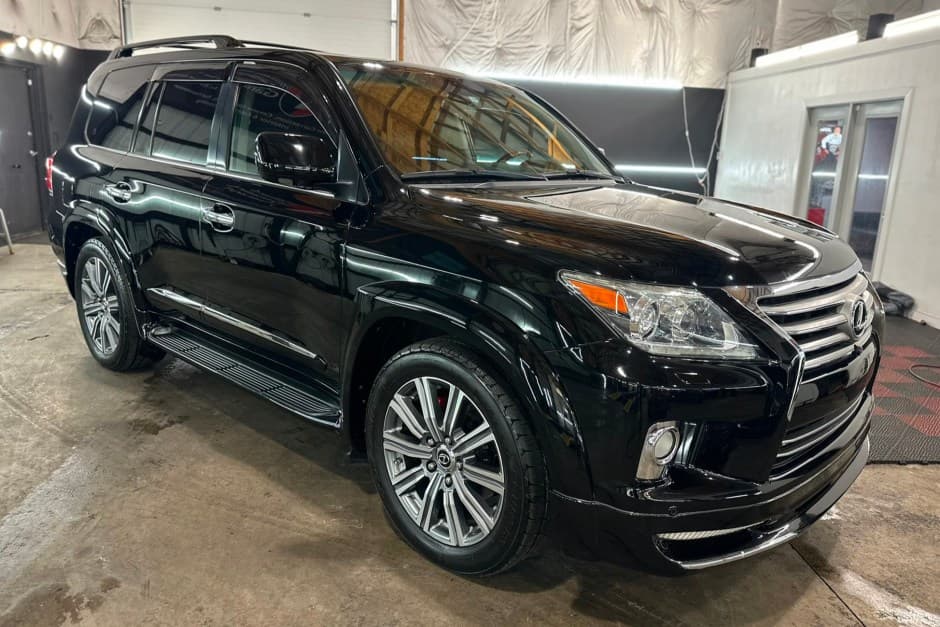 2009 Lexus LX570 sold for $36,123