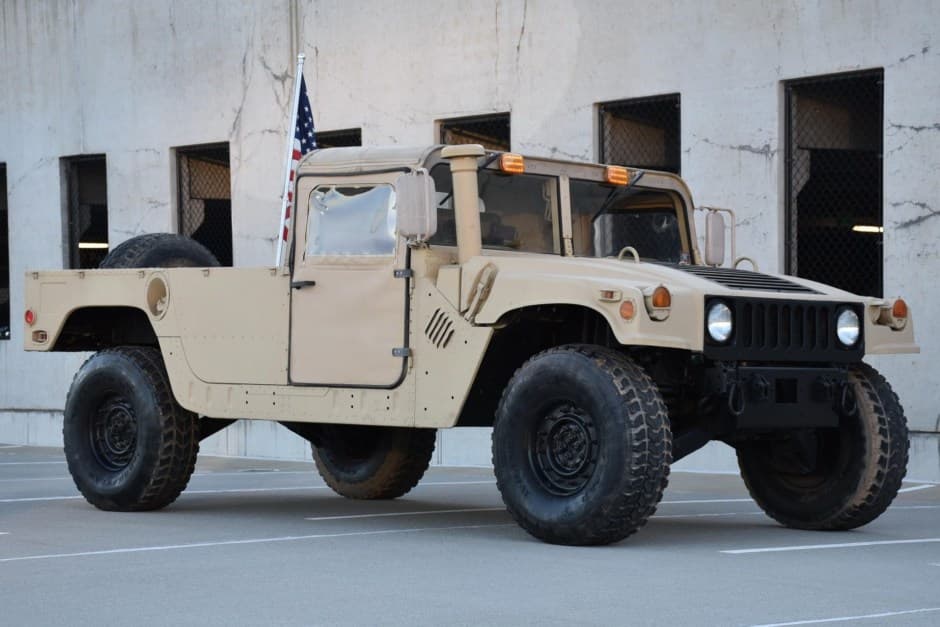 2001 Hummer HMMWV/Humvee sold for $13,500