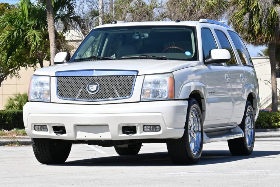 2005 Cadillac Escalade & EXT GMT800 (2002-2006) sold for $14,000