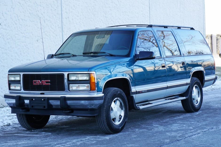 1993 GMC Suburban (GMT400 1992-1999) sold for $9,600