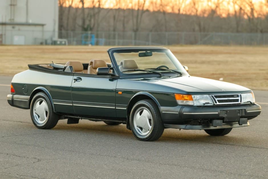 1994 Saab 900 sold for $18,500