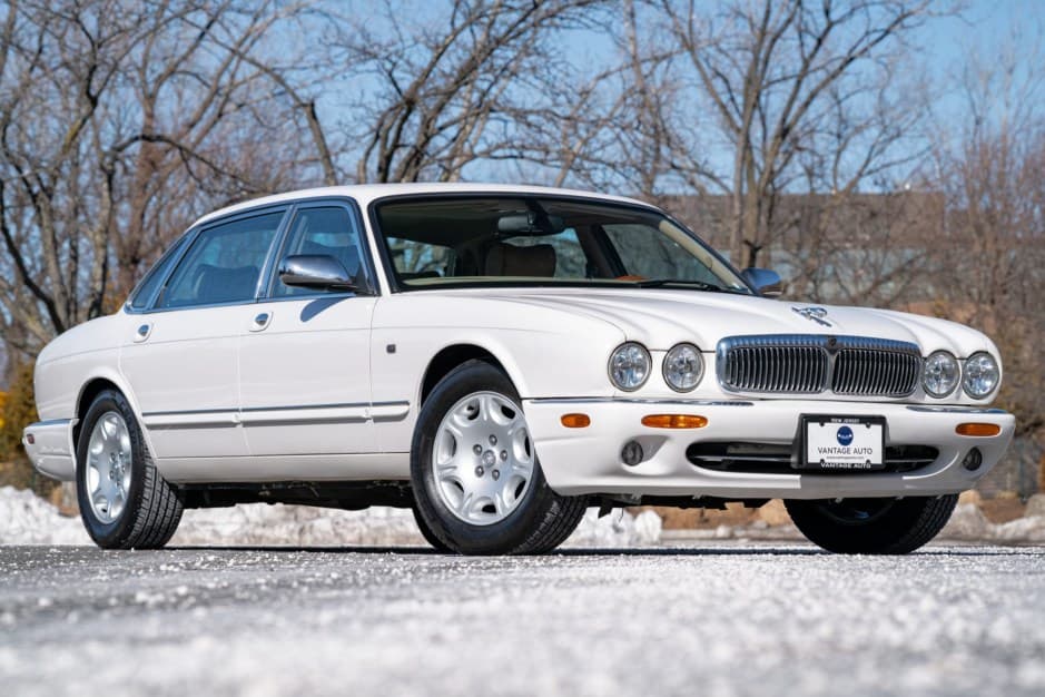 2002 Jaguar X308 XJ (1998-2003) sold for $7,400