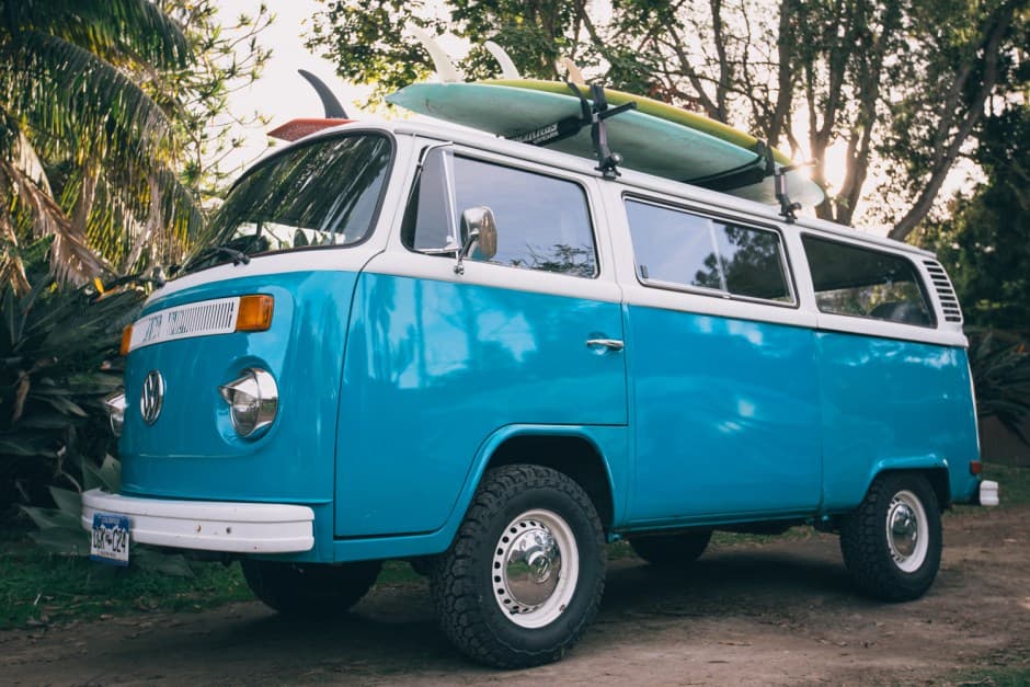 1978 Volkswagen Bay-Window Bus sold for $15,250