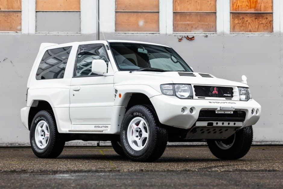 1998 Mitsubishi Pajero & Montero sold for $42,822