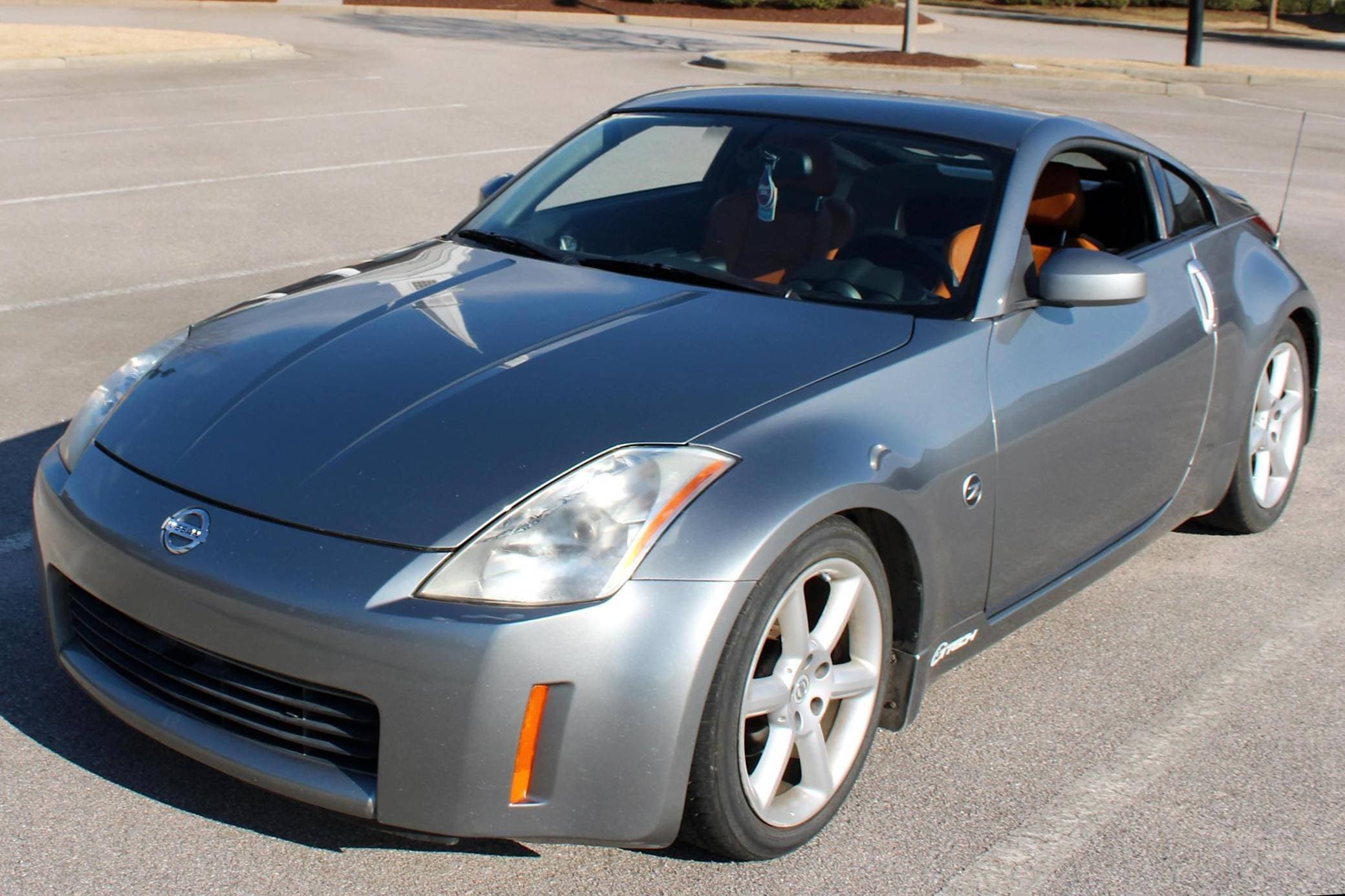 2003 Nissan 350Z sold for $10,200