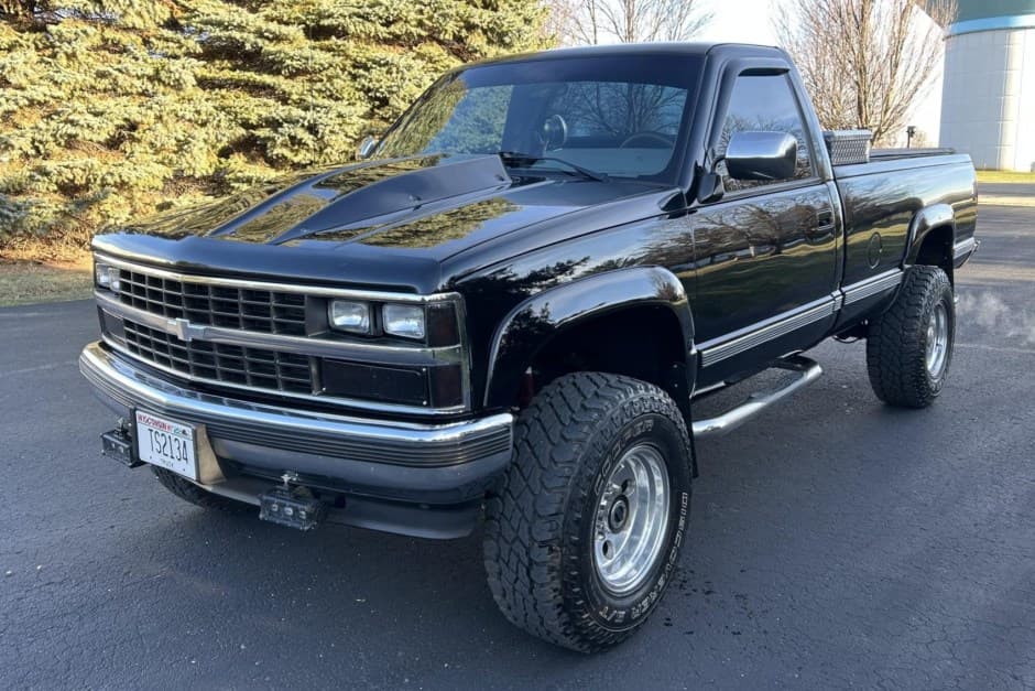 0 Chevrolet C/K GMT400 (1988-2002) sold for $8,500