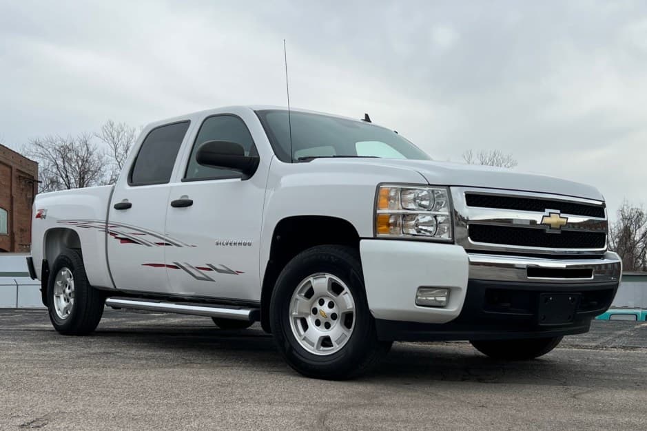 2010 Chevrolet Silverado GMT900 (2007-2013) sold for $18,250
