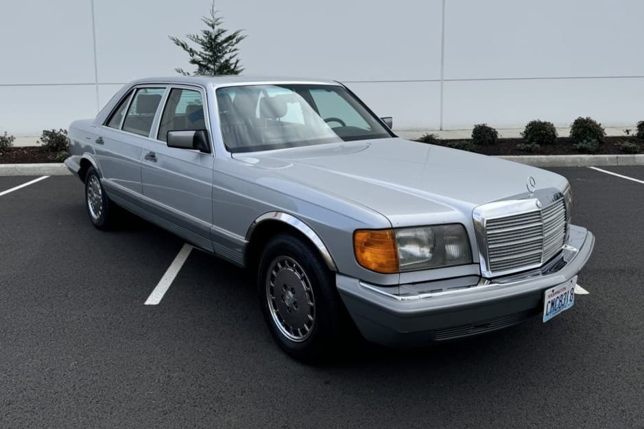 1984 Mercedes-Benz W126 S-Class sold for $5,200