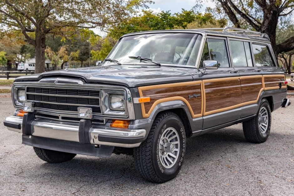 1988 Jeep SJ Grand Wagoneer sold for $15,000