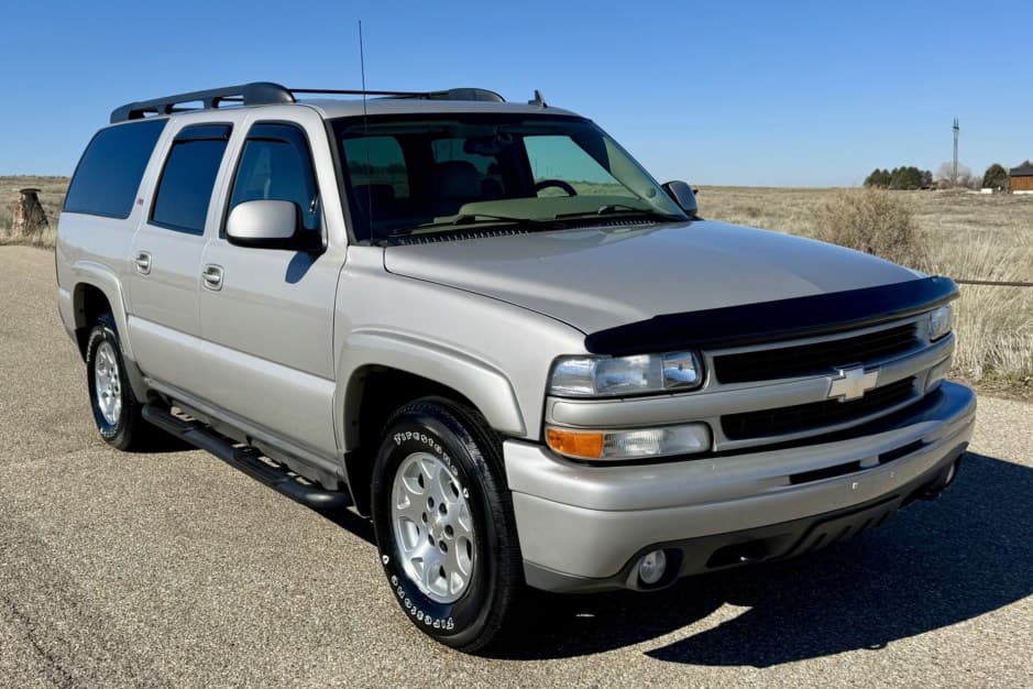 2006 Chevrolet Suburban (GMT800 2000-2006) sold for $16,650