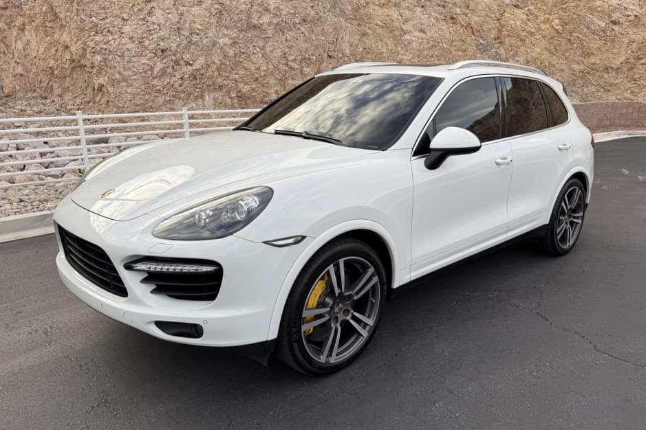2013 Porsche 958 Cayenne (2011-2018) sold for $17,208