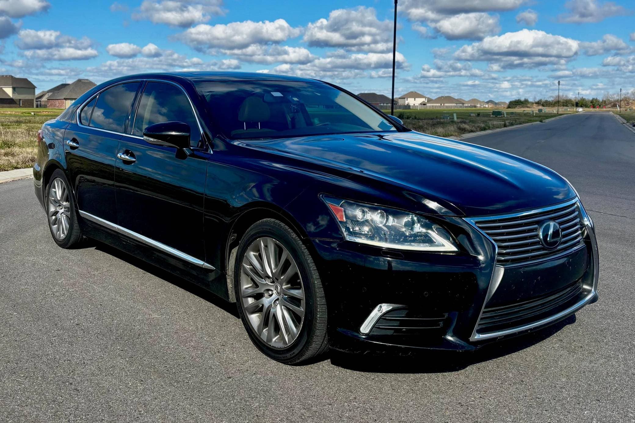 2013 Lexus LS sold for $16,504
