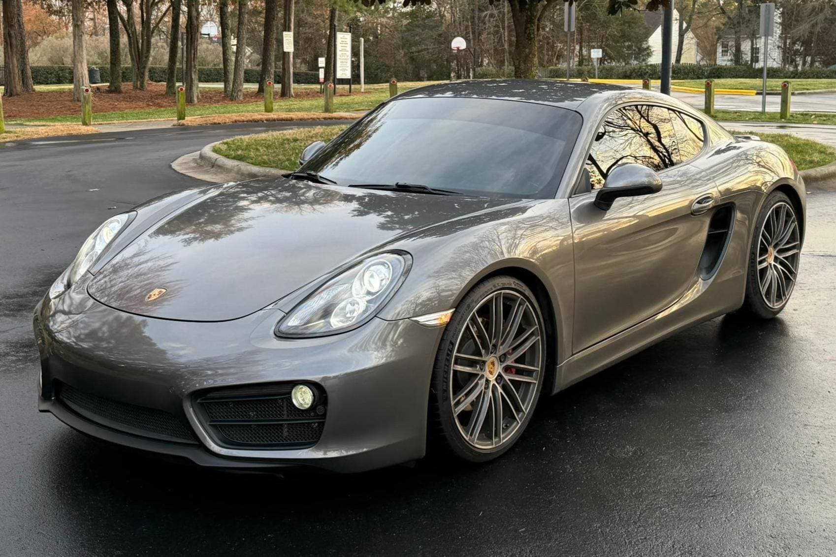 2014 Porsche 981 Cayman sold for $33,000