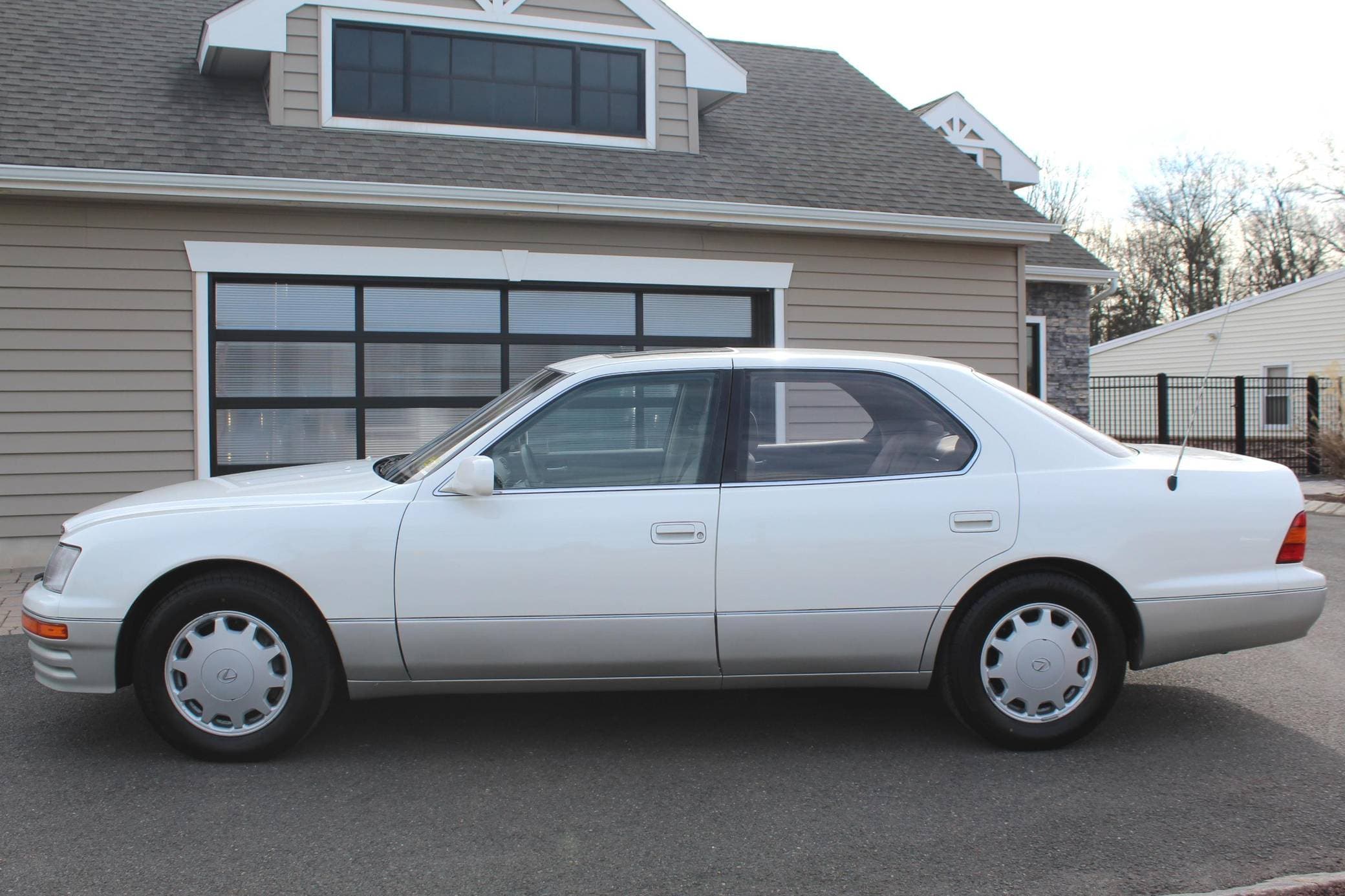 1996 Lexus LS sold for $10,100