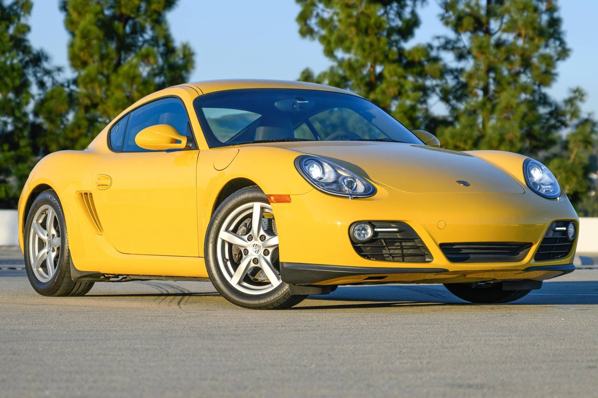 2010 Porsche 987 Cayman sold for $27,000