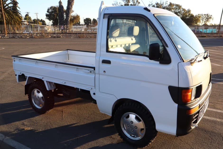1998 Daihatsu Hijet sold for $5,100