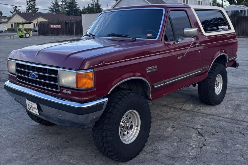 1991 Ford Bronco 4th-5th Generations 1987-1996 sold for $15,750