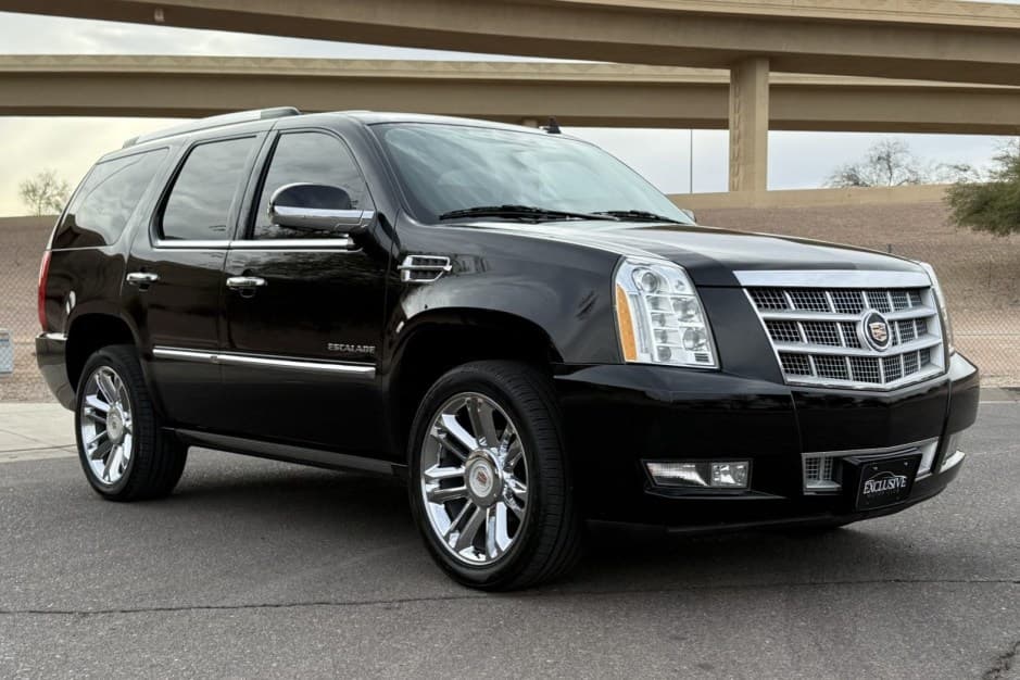 2014 Cadillac Escalade & EXT GMT900 (2007-2014) sold for $22,000