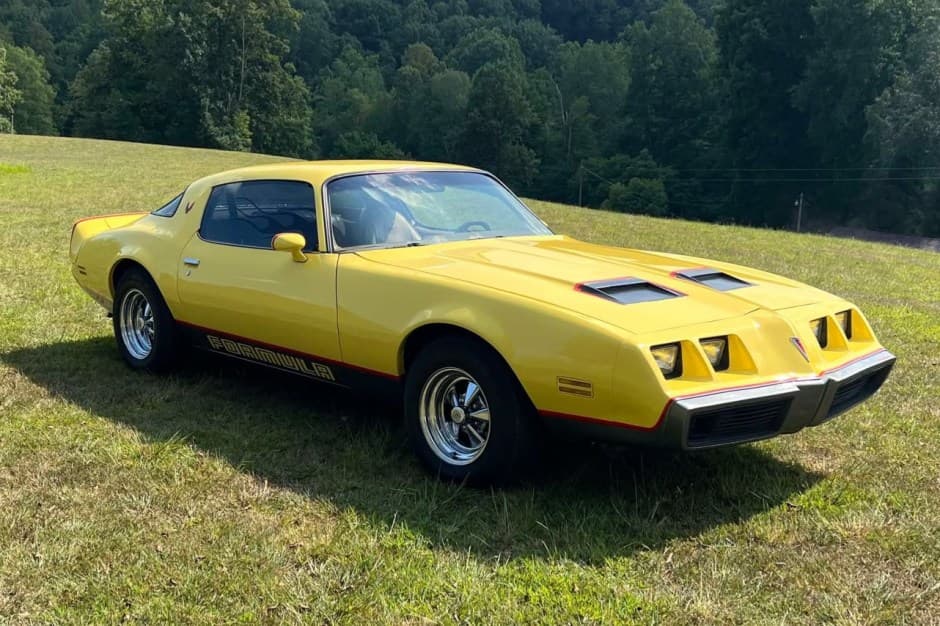 1979 Pontiac Firebird (1970-1981) sold for $7,450