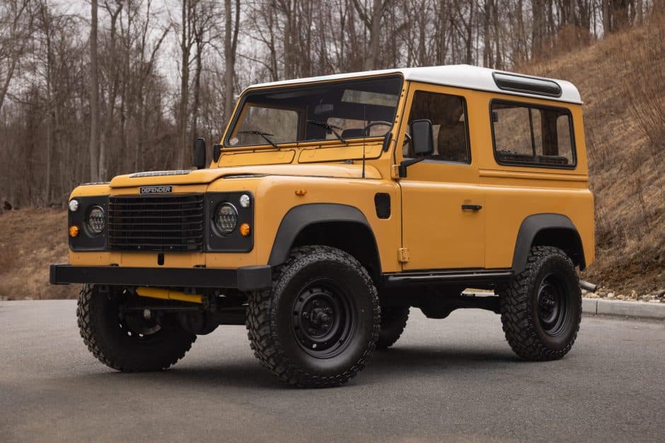 1991 Land Rover 90 / Defender 90 (Euro Spec) sold for $37,000