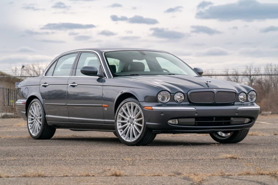 2004 Jaguar X350/X356/X358 XJR (2004-2009) sold for $16,690
