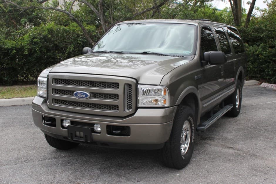 2005 Ford Excursion sold for $12,250