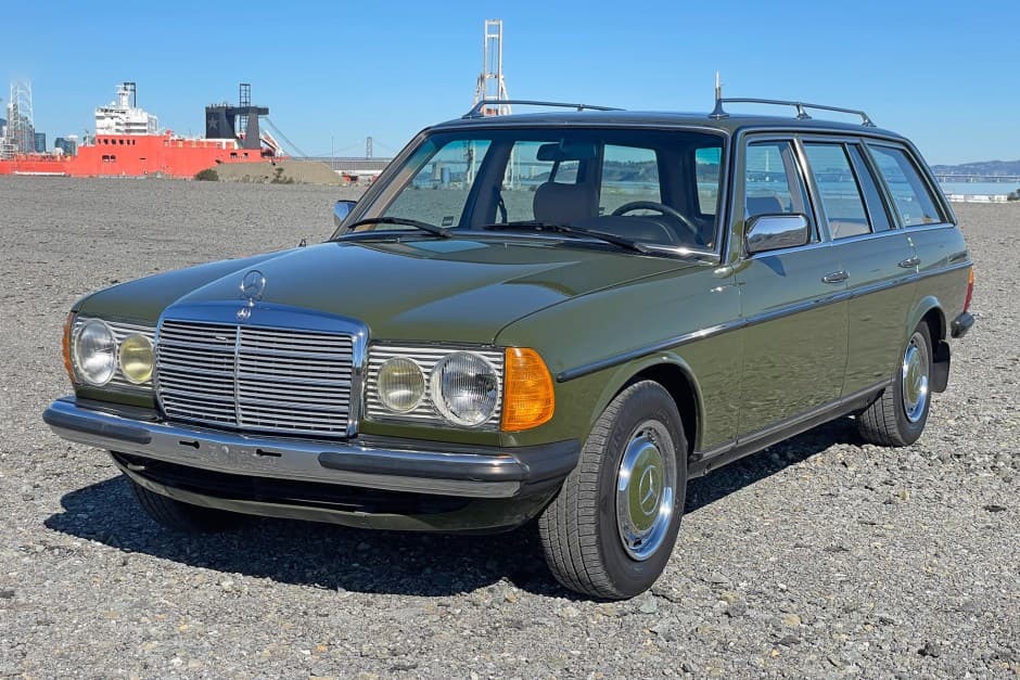 1982 Mercedes-Benz W123 sold for $48,250