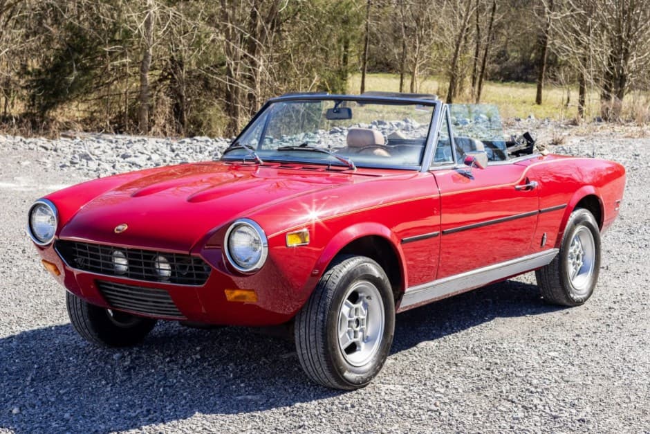 1978 Fiat 124 Spider (1966-1985) sold for $7,355