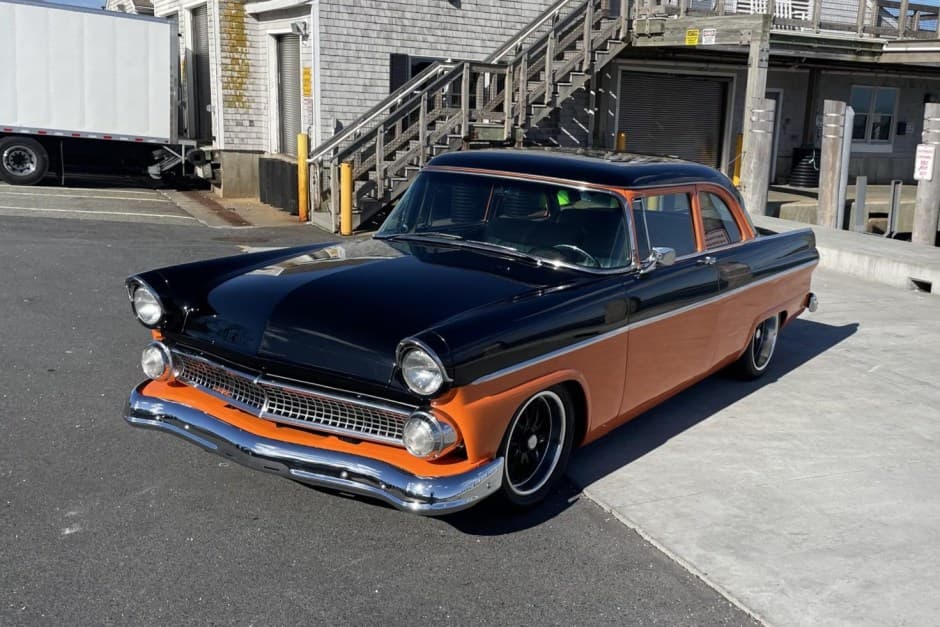 1955 Ford Fairlane sold for $18,250
