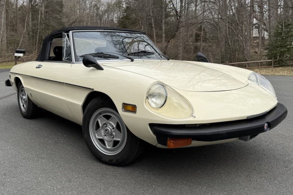 1979 Alfa Romeo 105/115 Spider Series 2 sold for $8,900