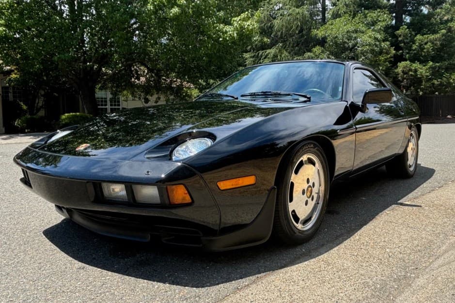 1985 Porsche 928 sold for $10,250