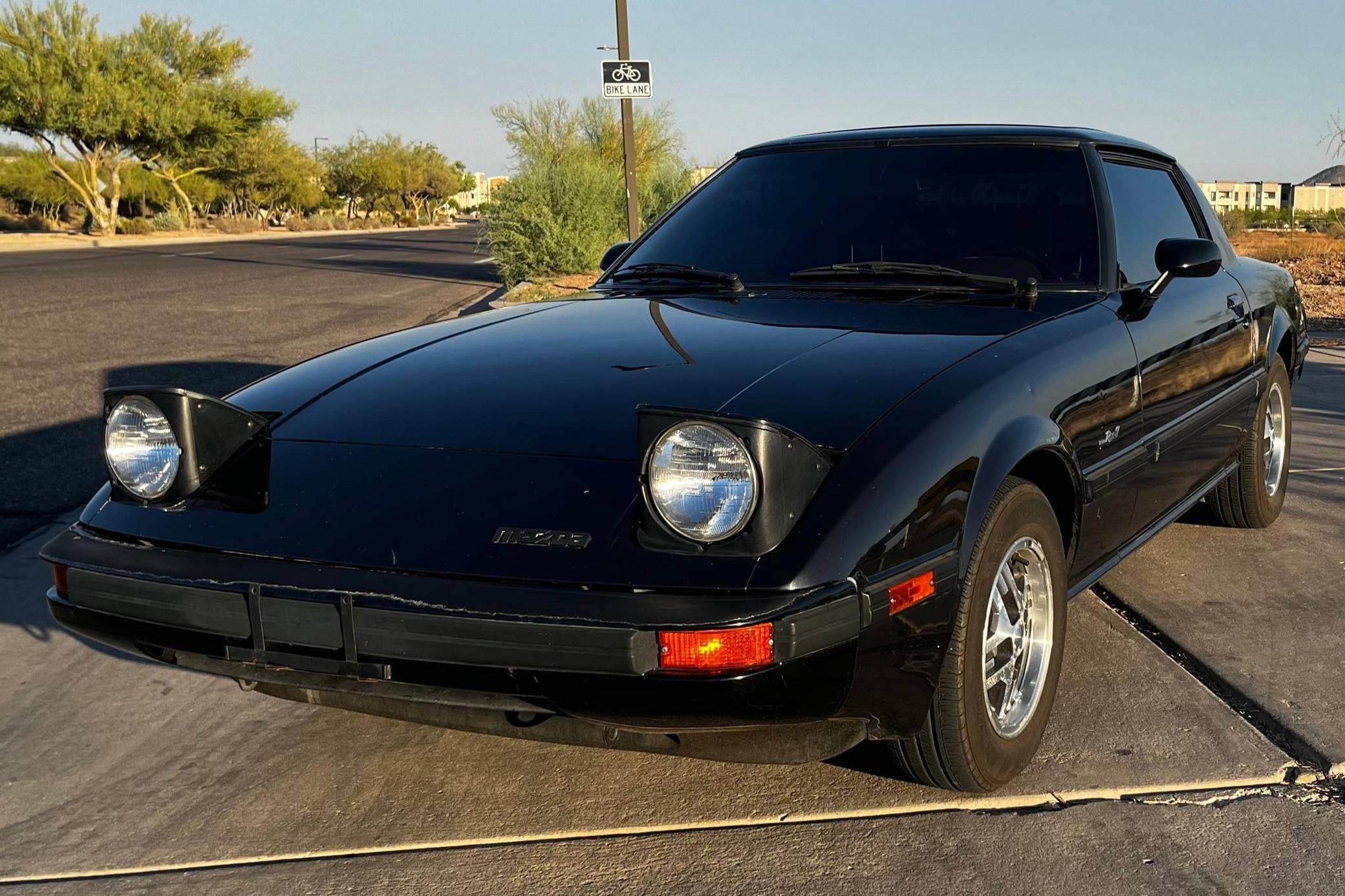 1983 Mazda FB RX-7 sold for $11,300