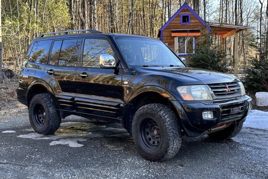 2001 Mitsubishi Pajero & Montero sold for $3,750