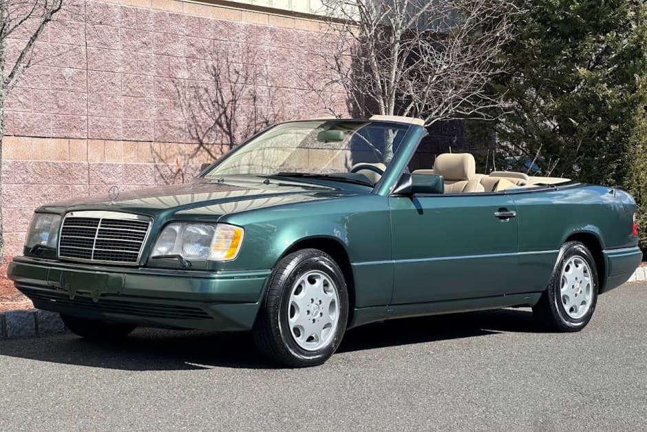 1995 Mercedes-Benz W124 E-Class sold for $32,000
