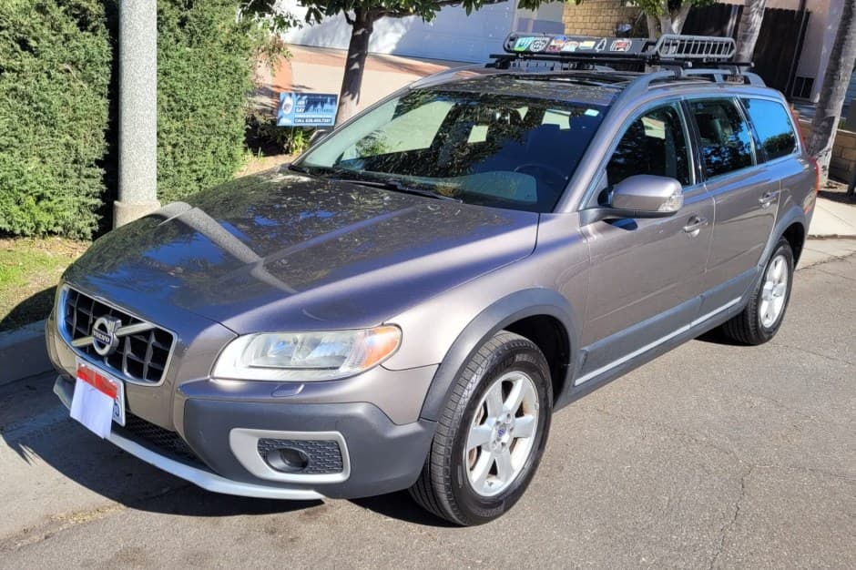 2010 Volvo XC70 sold for $10,500