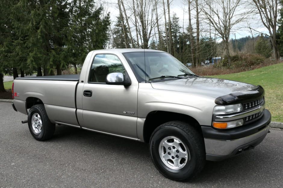 1999 Chevrolet Silverado GMT800 (1999-2007) sold for $9,201