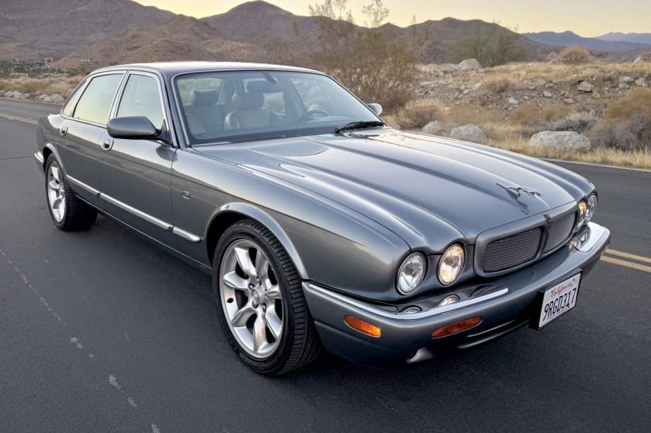 2002 Jaguar X308 XJR (1998-2003) sold for $20,777
