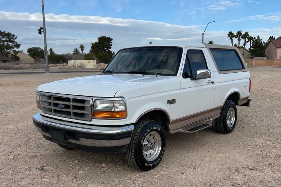 1996 Ford Bronco 4th-5th Generations 1987-1996 sold for $25,750