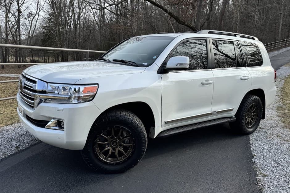 2021 Toyota Land Cruiser 200-Series sold for $105,000