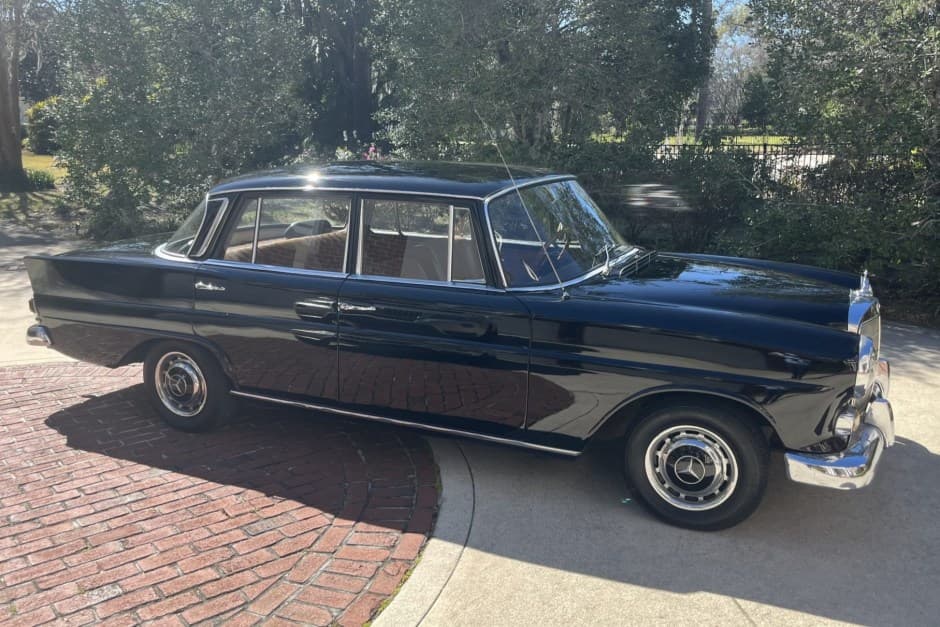 1967 Mercedes-Benz W110 sold for $3,900
