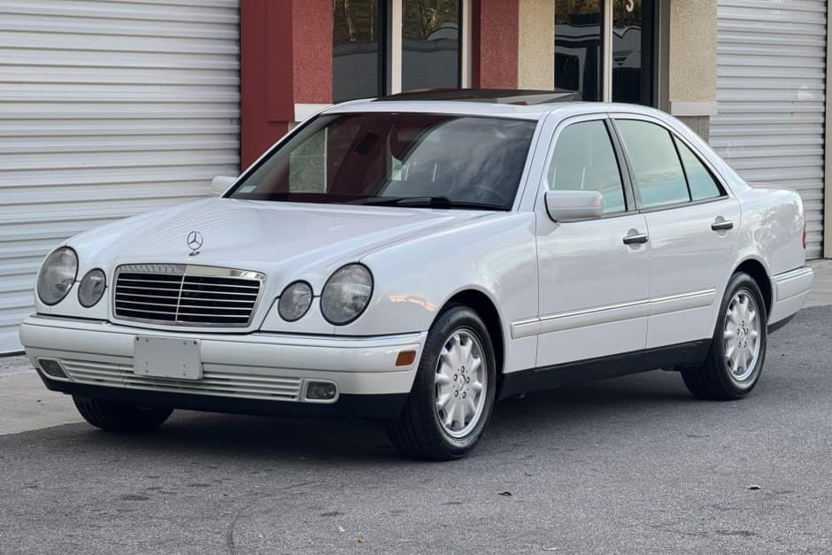 1998 Mercedes-Benz W210 E-Class sold for $9,200