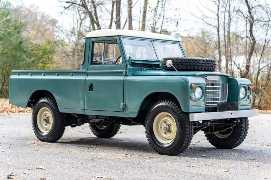 1973 Land Rover Series 109 sold for $19,250