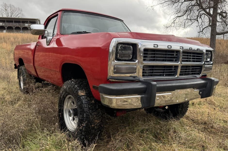 1992 Dodge Ram (1981-1993) sold for $14,000
