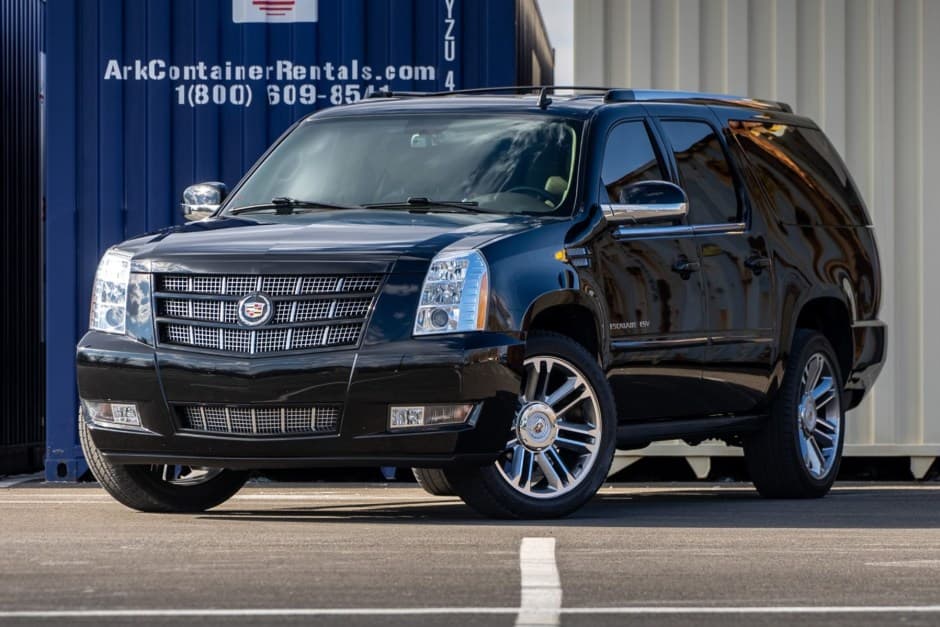 2014 Cadillac Escalade K2XL (2015-2020) sold for $32,750