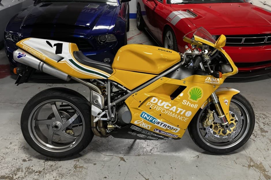 2001 Ducati 996 sold for $8,391