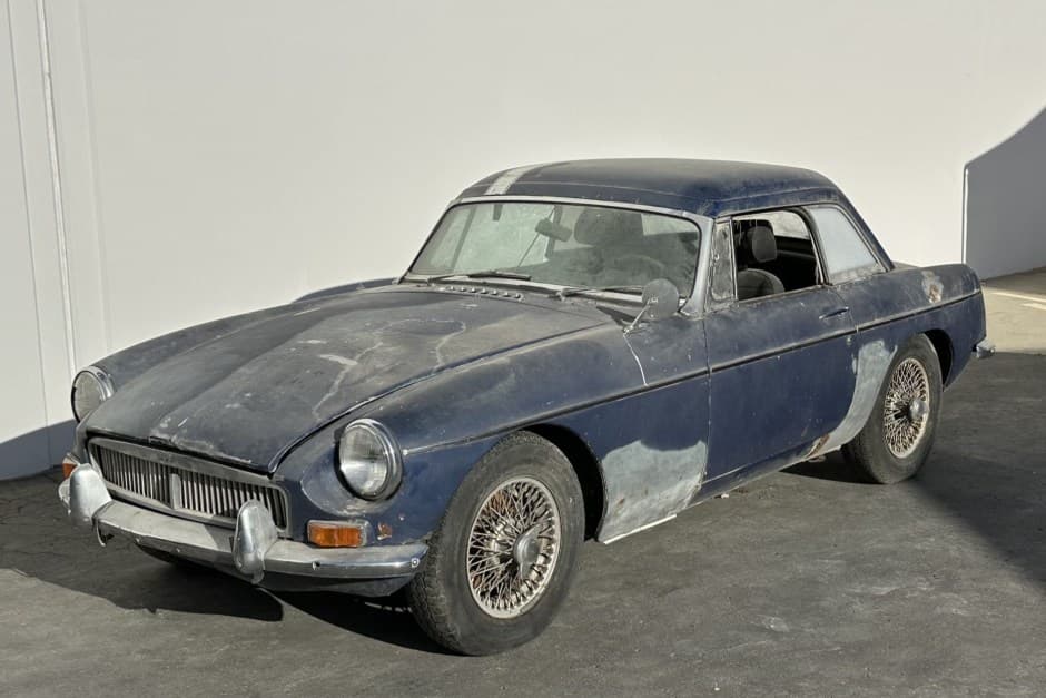 1967 MG MGB sold for $1,800